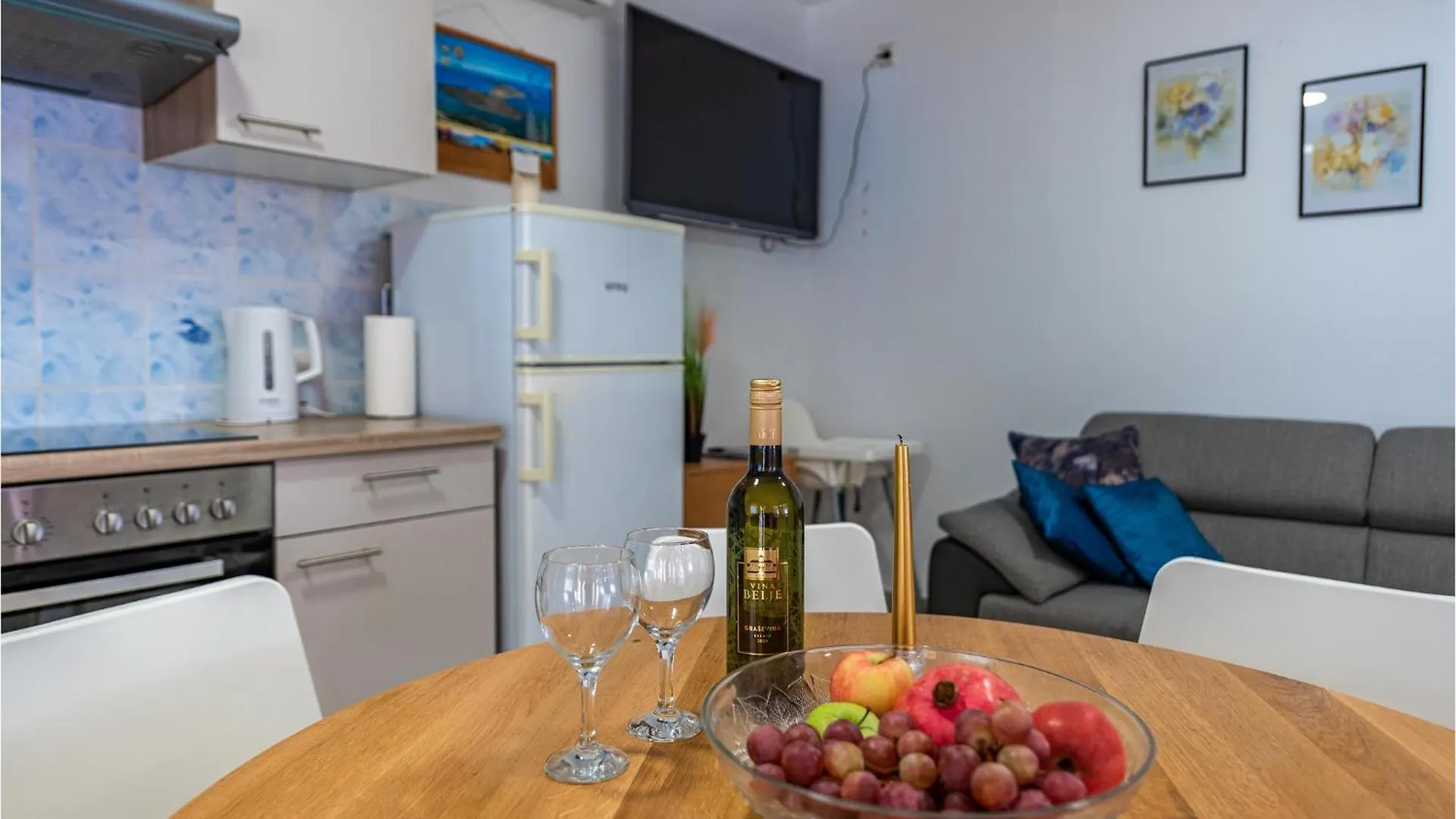 Cozy Apartment In Vir With Kitchen